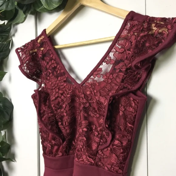 Stunning River Island Burgandy Lace Peplum Top - Picture 4 of 6